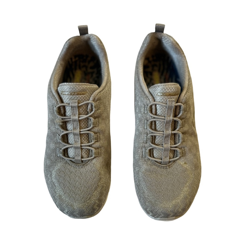 SKECHERS womens shoes in Size 6.5